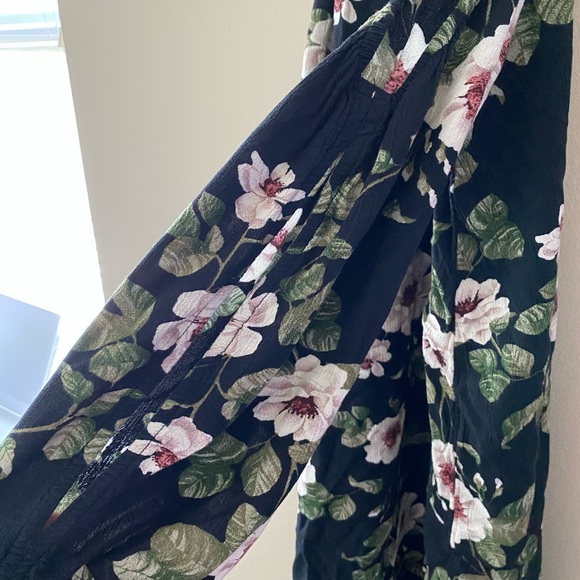 Women’s American Eagle Outfitters Black Floral Cold Shoulder Dress Size Small - Picture 4 of 6